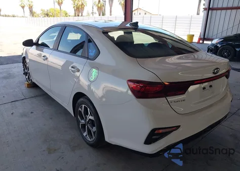 2021 Kia Forte Lxs из США, поврежденный, VIN 3KPF24AD2ME350174